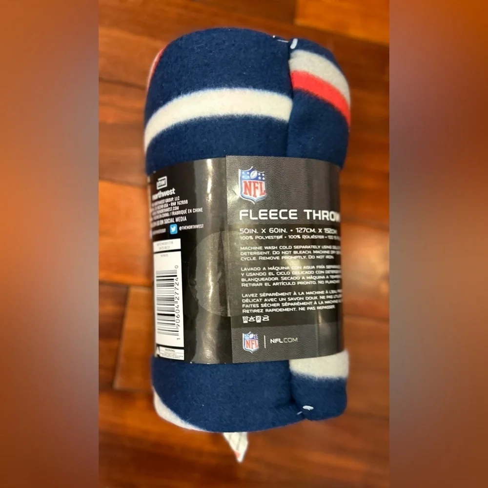 NWT-NFL New England Patriots Fleece Throw Blanket 50” x 60”